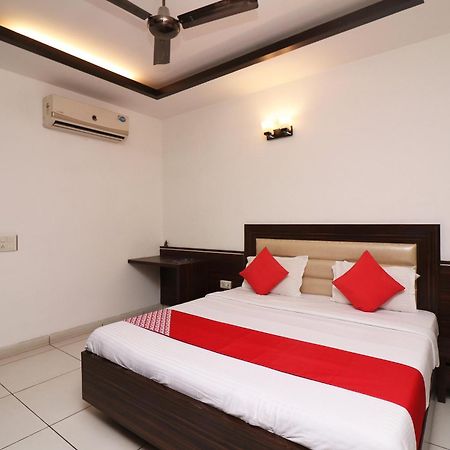 Wonderland Inn Near Aravali Biodiversity Park Гургаон Экстерьер фото