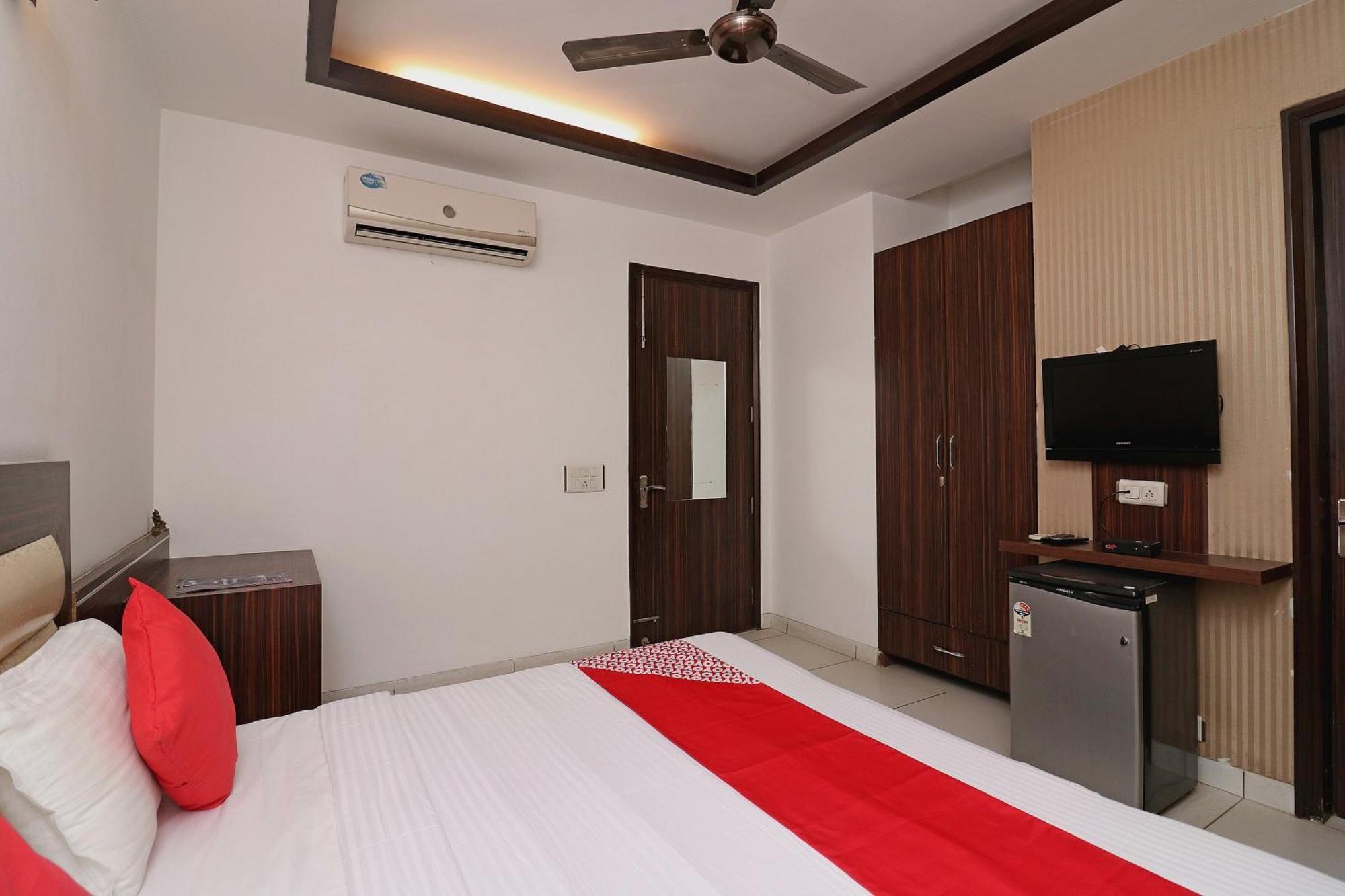 Wonderland Inn Near Aravali Biodiversity Park Гургаон Экстерьер фото