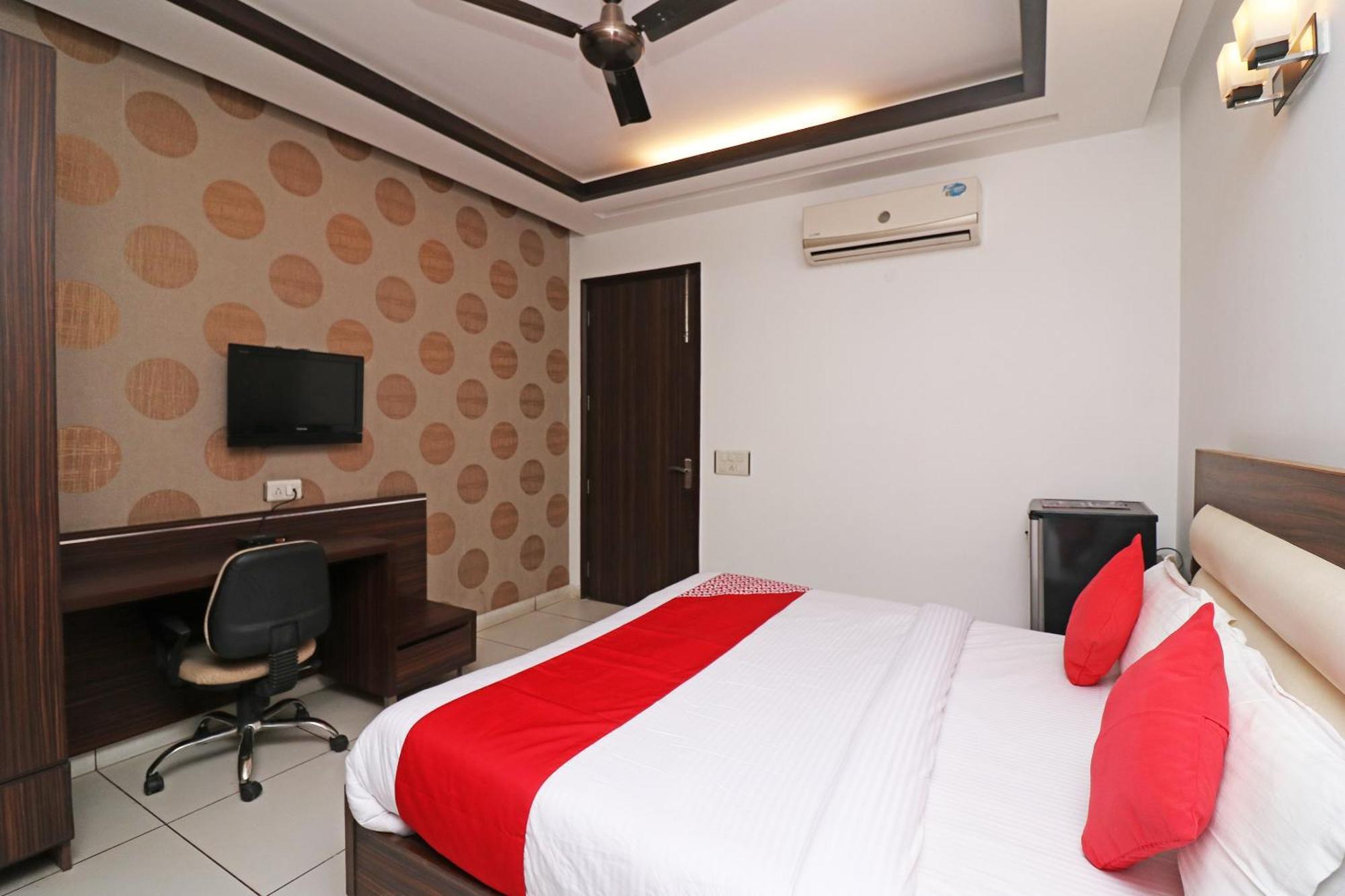 Wonderland Inn Near Aravali Biodiversity Park Гургаон Экстерьер фото